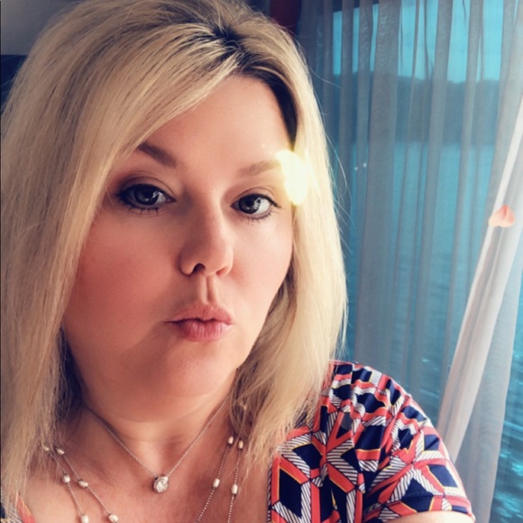 Meet your Posher, Lisa - Picture 1 of 1